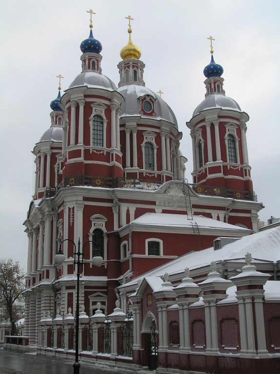 Замоскворечье. Церковь Климента, папы Римского. общий вид в ландшафте