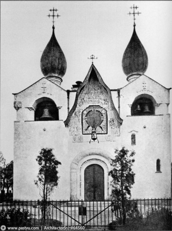 Марфо-Мариинская обитель милосердия. Собор Покрова Пресвятой Богородицы, Якиманка (Центральный административный округ (ЦАО), г. Москва). архивная фотография, Западный фасад Покровского храма Марфо-мариинской обители Источник: ГНИМА  1913 год.
Источник
http://oldmos.ru/old/photo/view/64560