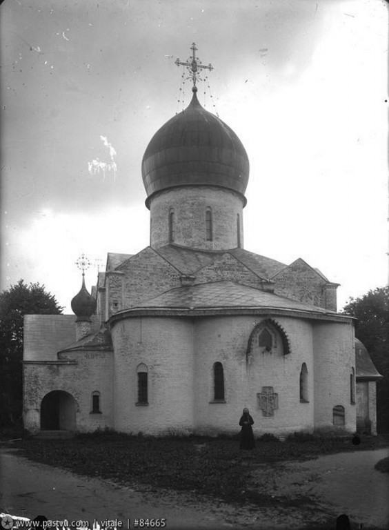 Якиманка. Марфо-Мариинская обитель милосердия. Собор Покрова Пресвятой Богородицы. архивная фотография, Покровский собор Марфо-Мариинской общины.Источник: ГНИМА.Архив реставрации собора.1912-1915 годами (направление съемки — запад)
Источник
http://oldmos.ru/old/photo/view/84665