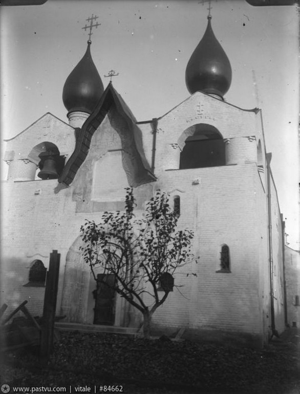 Марфо-Мариинская обитель милосердия. Собор Покрова Пресвятой Богородицы, Якиманка (Центральный административный округ (ЦАО), г. Москва). архивная фотография, Покровский собор Марфо-Мариинской общины.Источник: ГНИМА.Архив реставрации собора.1912 году (направление съемки — восток)
Источник
http://oldmos.ru/old/photo/view/84662