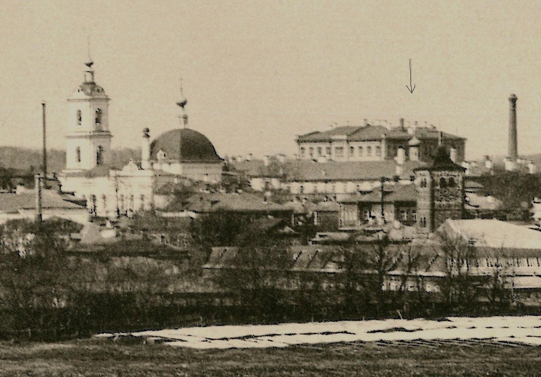 Басманный. Домовая церковь Александра Невского при бывшей Покровской богадельне. архивная фотография, Стрелкой обозначена главка этой церкви.Кадрирование фото из книги Синицын П.В. 