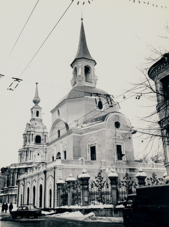 Басманный. Церковь Петра и Павла в Новой Басманной слободе. фасады