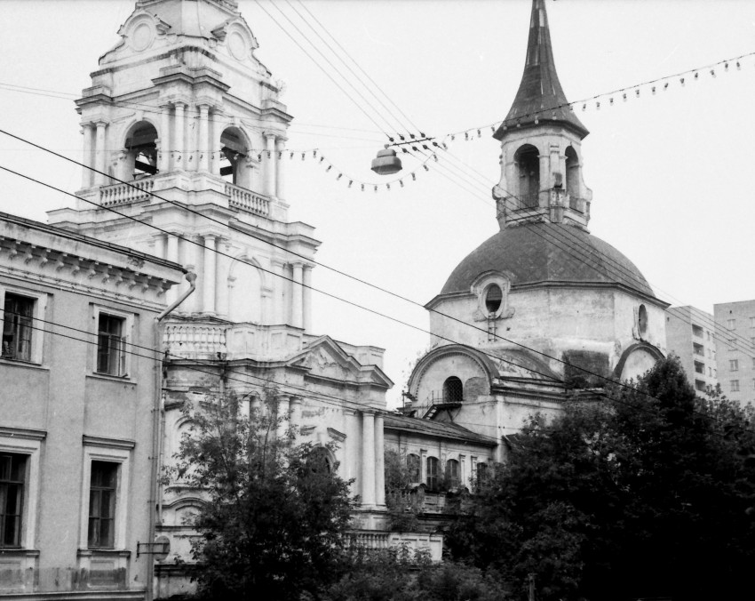 Басманный. Церковь Петра и Павла в Новой Басманной слободе. фасады