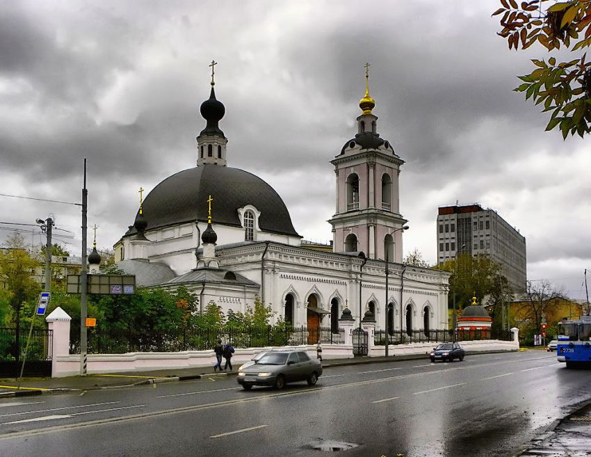 Басманный. Церковь Николая Чудотворца в Покровском. общий вид в ландшафте