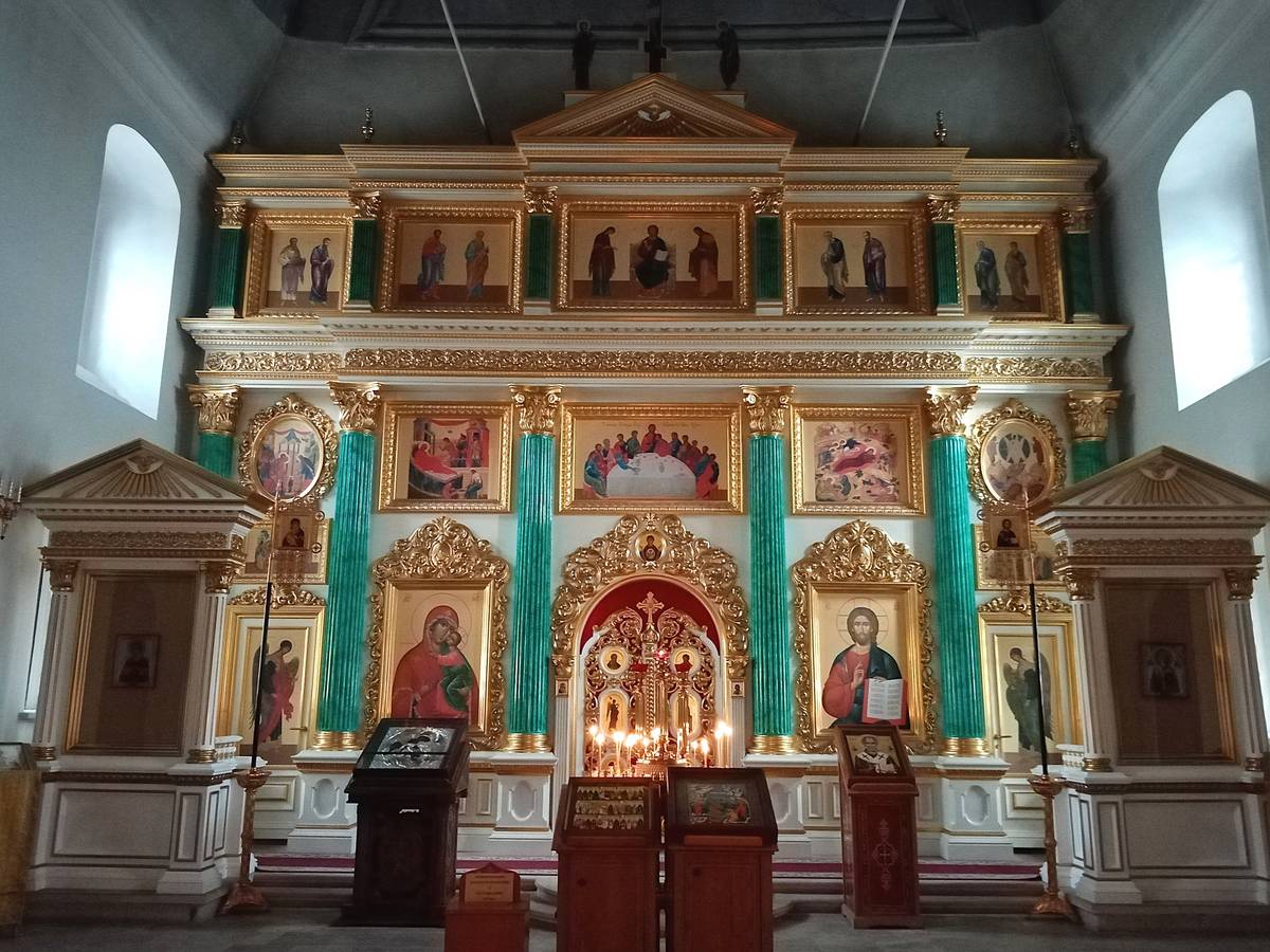 Церковь Николая Чудотворца в Дербеневе, Красносельский (Центральный административный округ (ЦАО), г. Москва). интерьер и убранство, Центральный иконостас храма