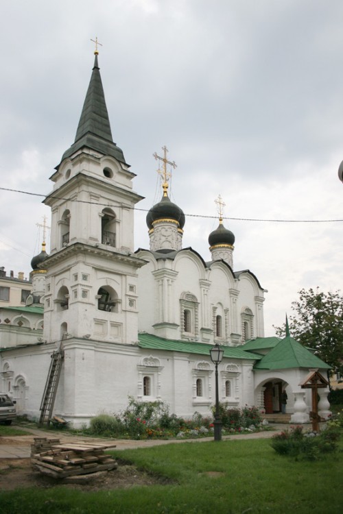 Басманный. Церковь Владимира равноапостольного в Старых Садех. фасады