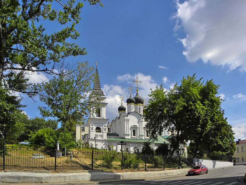 Басманный. Церковь Владимира равноапостольного в Старых Садех. общий вид в ландшафте
