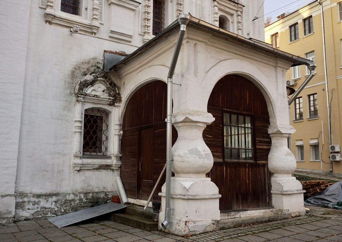 Церковь Владимира равноапостольного в Старых Садех, Басманный (Центральный административный округ (ЦАО), г. Москва). архитектурные детали