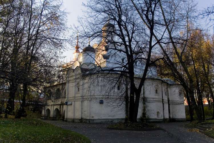 Церковь Покрова Пресвятой Богородицы в Рубцове, Басманный (Центральный административный округ (ЦАО), г. Москва). общий вид в ландшафте