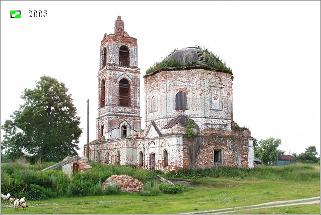 Церковь Покрова Пресвятой Богородицы, Круглово (Камешковский район, Владимирская область). фасады, Вид с юго-востока (апсида полностью разобрана)