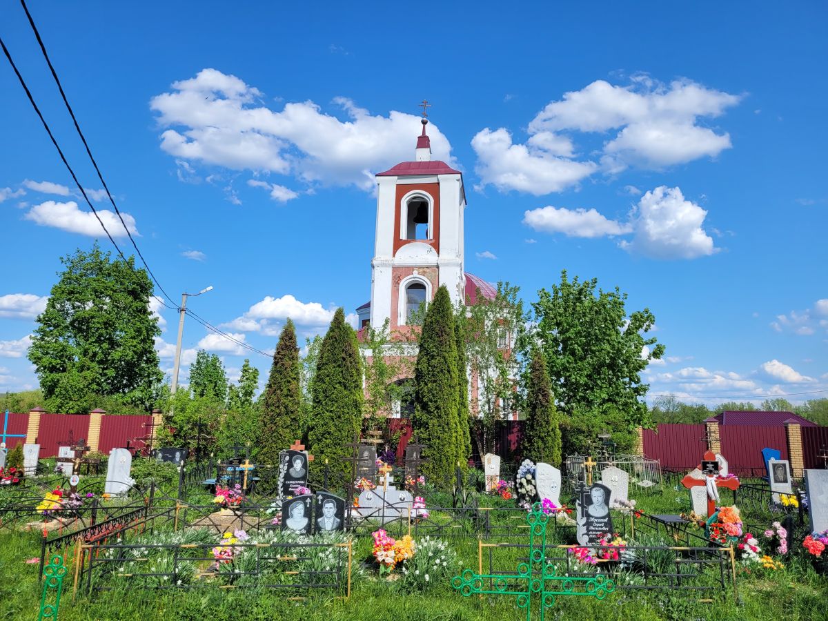 Каменка. Церковь Николая Чудотворца. фасады, вид на церковь со стороны кладбища