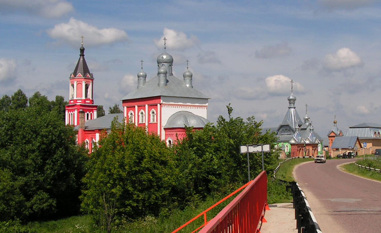 Церковь Казанской иконы Божией Матери, Бывалино (Павлово-Посадский городской округ и г. Электрогорск, Московская область). общий вид в ландшафте