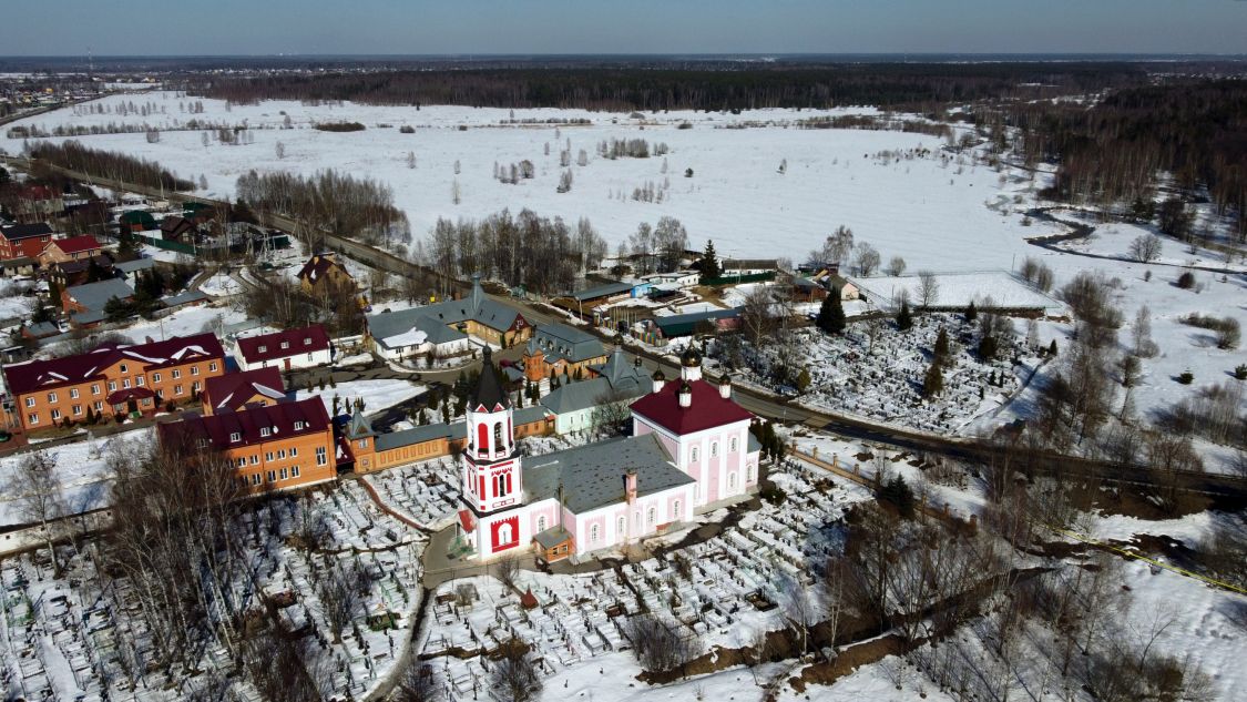 Церковь Казанской иконы Божией Матери, Бывалино (Павлово-Посадский городской округ и г. Электрогорск, Московская область). общий вид в ландшафте