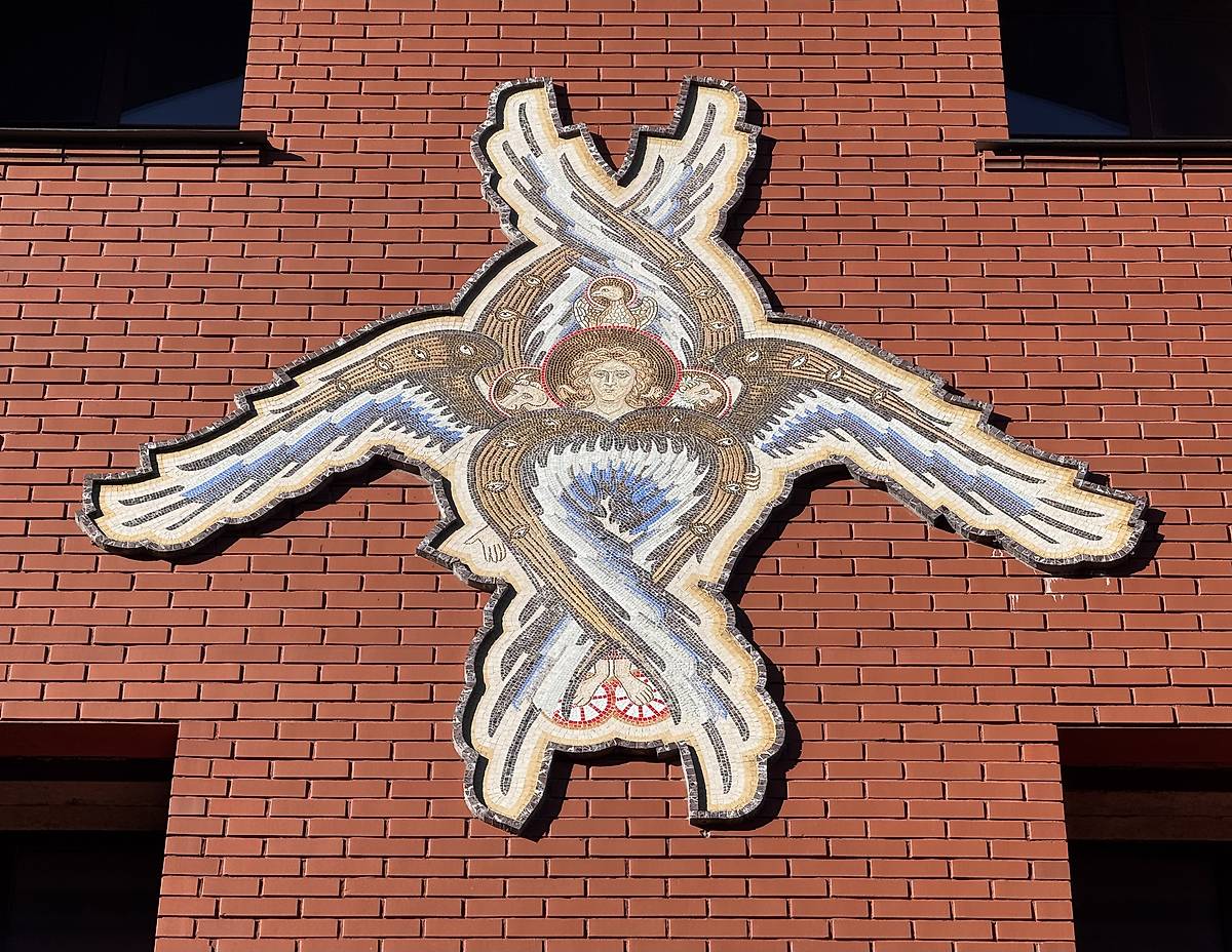 Мозаика на южном фасаде, архитектурные детали. Собор Михаила Архангела, Токсово (Всеволожский район, Ленинградская область)