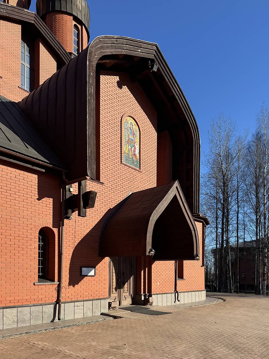 Западный фасад, архитектурные детали. Собор Михаила Архангела, Токсово (Всеволожский район, Ленинградская область)