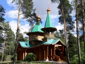 Красная Долина. Церковь Петра и Павла