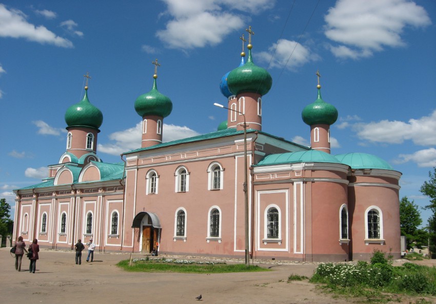 Кафедральный собор Преображения Господня, Тихвин (Тихвинский район, Ленинградская область). фасады, Общий вид с юго-востока