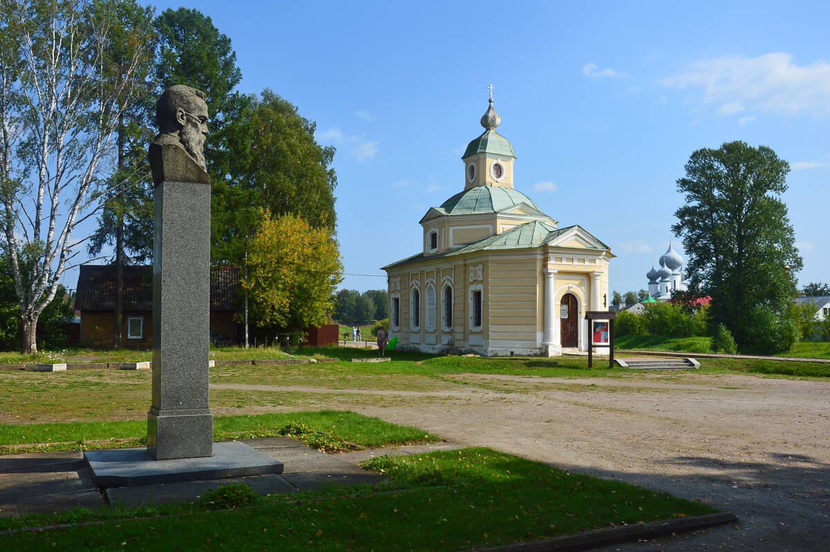 Церковь Всех Святых (полковая), Тихвин (Тихвинский район, Ленинградская область). общий вид в ландшафте