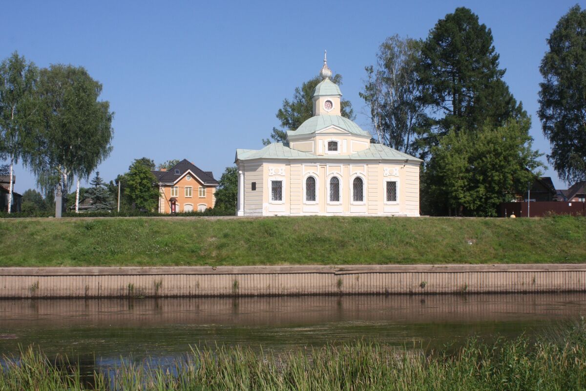 Церковь Всех Святых (полковая), Тихвин (Тихвинский район, Ленинградская область). общий вид в ландшафте