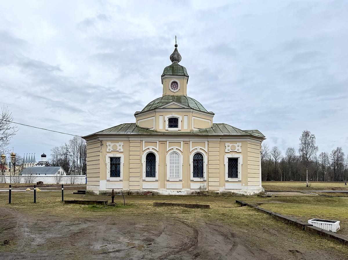 Вид с северо-запада, фасады. Церковь Всех Святых (полковая), Тихвин (Тихвинский район, Ленинградская область)