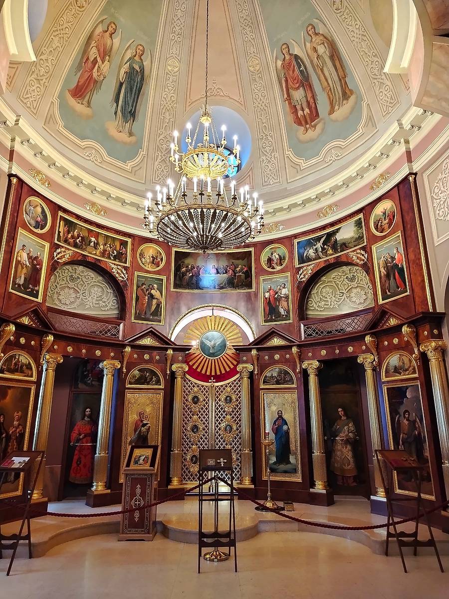 Вид на иконостас придела в часть рождества Иоанна Предтечи, интерьер и убранство. Церковь Антипы Пергамского на Колымажном дворе, Хамовники (Центральный административный округ (ЦАО), г. Москва)