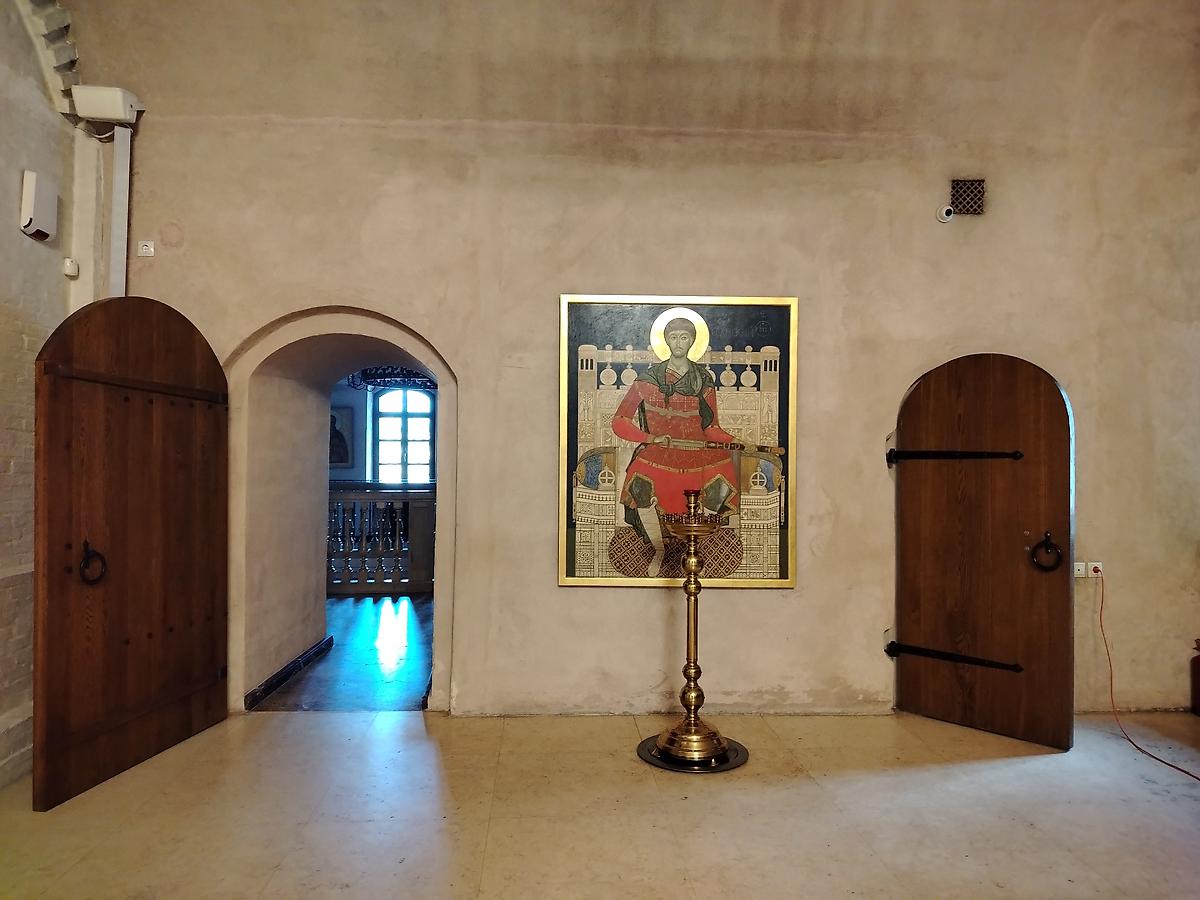 Притвор храма, интерьер и убранство. Церковь Антипы Пергамского на Колымажном дворе, Хамовники (Центральный административный округ (ЦАО), г. Москва)