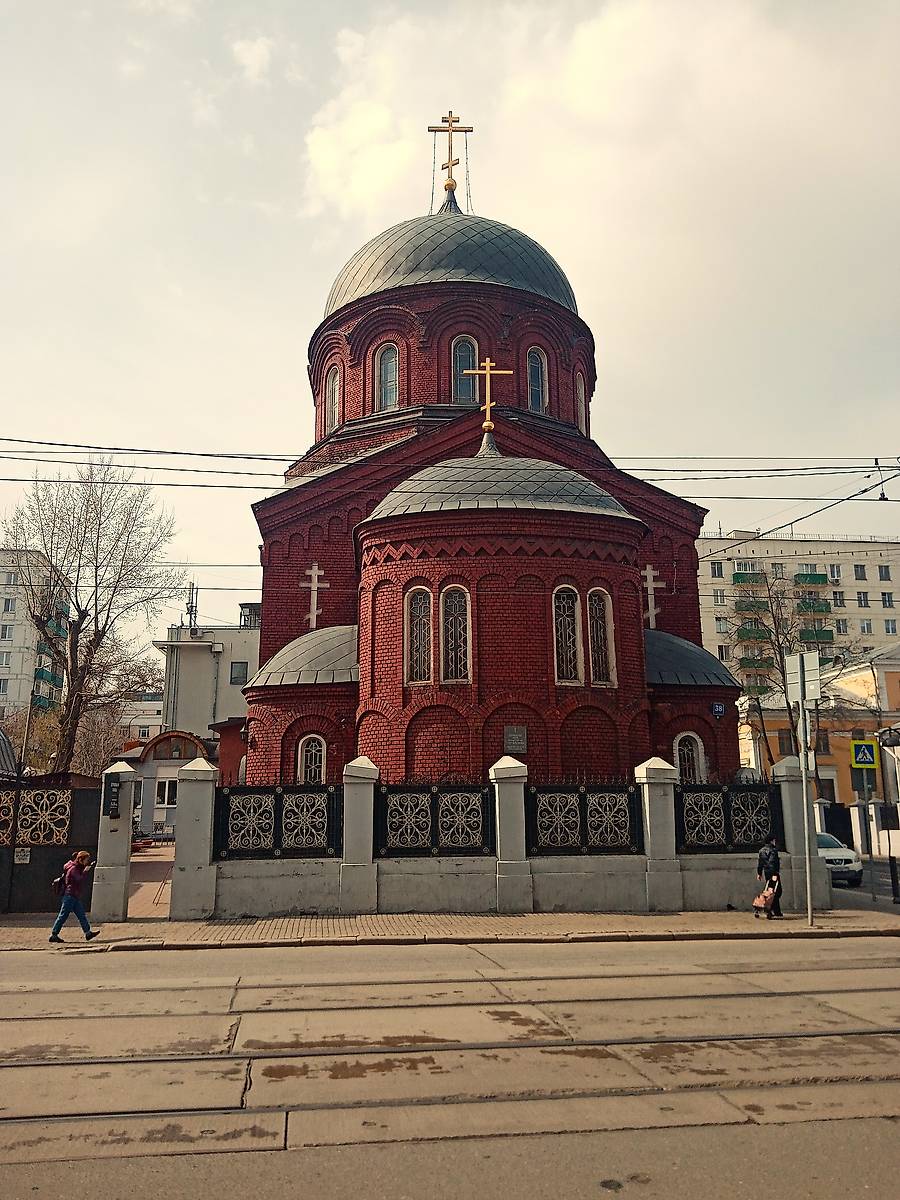 Вид на храм с улицы Новокузнецкой, фасады. Старообрядческая церковь Покрова Пресвятой Богородицы Замоскворецкой общины, Замоскворечье (Центральный административный округ (ЦАО), г. Москва)