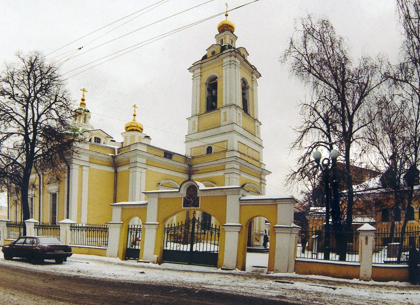 Замоскворечье. Церковь Николая Чудотворца в Кузнецкой слободе. общий вид в ландшафте