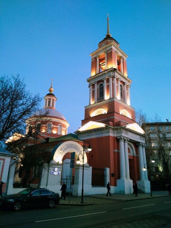 Церковь Троицы Живоначальной в Вишняках (в Больших Лужниках), Замоскворечье (Центральный административный округ (ЦАО), г. Москва). фасады