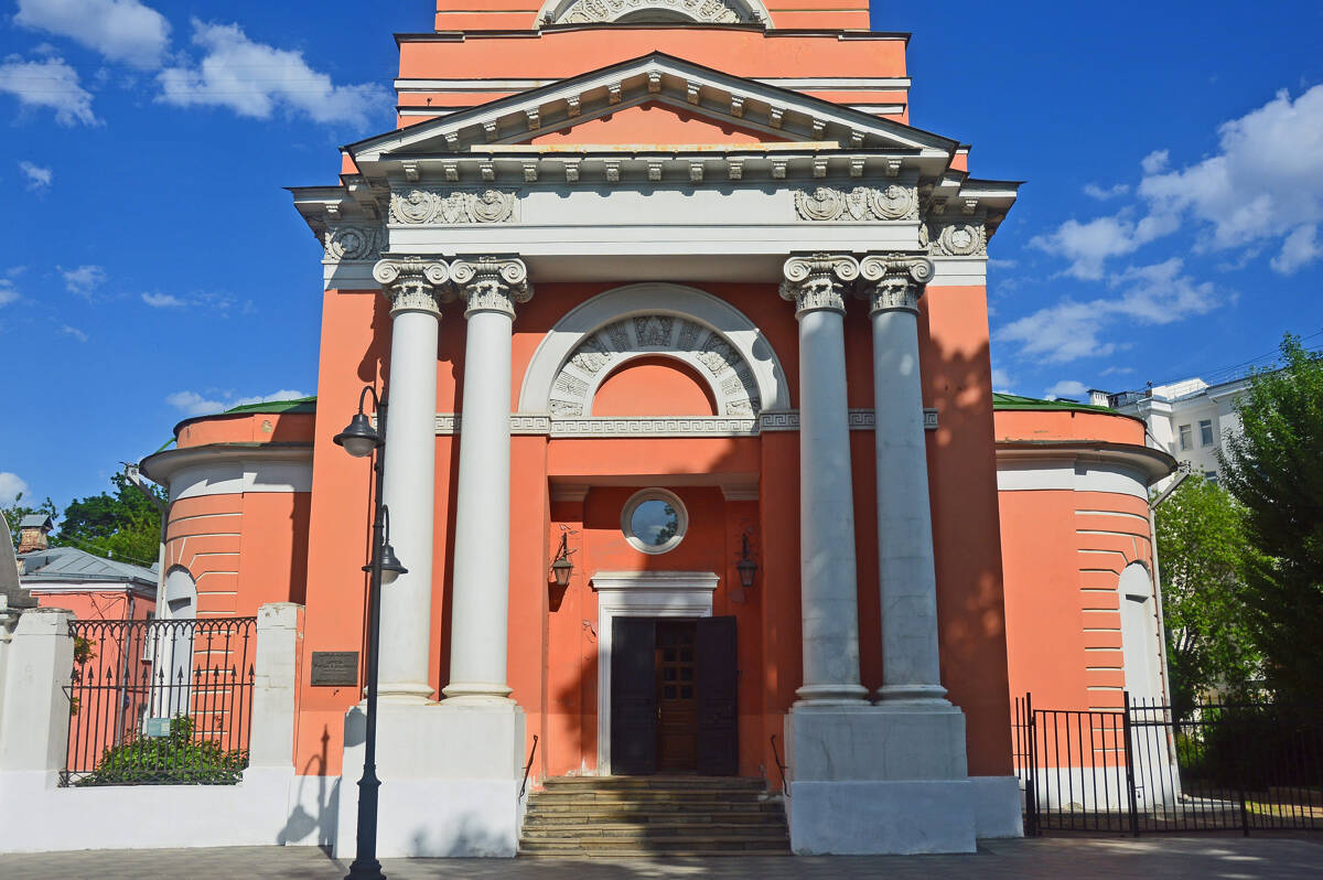 Церковь Троицы Живоначальной в Вишняках (в Больших Лужниках), Замоскворечье (Центральный административный округ (ЦАО), г. Москва). архитектурные детали