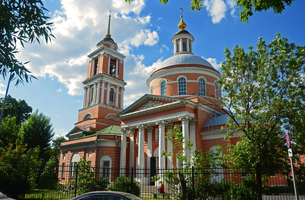Церковь Троицы Живоначальной в Вишняках (в Больших Лужниках), Замоскворечье (Центральный административный округ (ЦАО), г. Москва). фасады