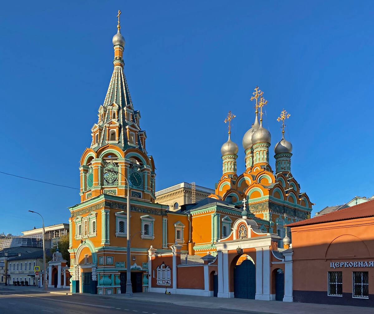 Церковь Григория Неокесарийского в Дербицах, Якиманка (Центральный административный округ (ЦАО), г. Москва). фасады, Вид с юга вдоль Большой Полянки