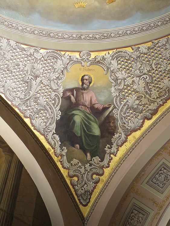 Церковь Николая Чудотворца в Толмачах, Якиманка (Центральный административный округ (ЦАО), г. Москва). интерьер и убранство