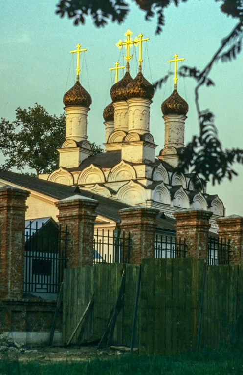 Церковь Николая Чудотворца в Голутвине, Якиманка (Центральный административный округ (ЦАО), г. Москва). фасады