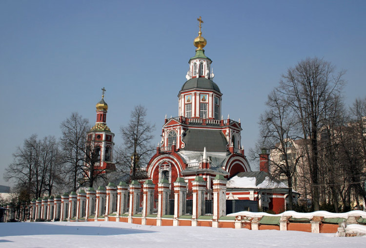 Якиманка. Церковь Иоанна Воина на Якиманке. общий вид в ландшафте