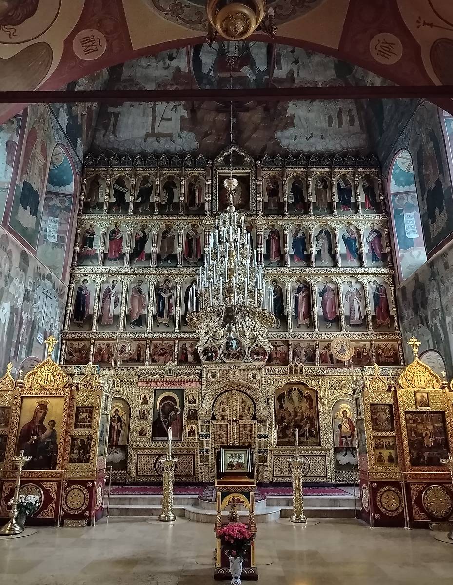 Центральный иконостас храма, интерьер и убранство. Церковь Преображения Господня на Песках, Арбат (Центральный административный округ (ЦАО), г. Москва)