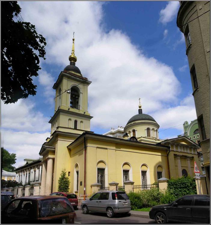 Церковь Афанасия и Кирилла, патриархов Александрийских, (Воскресения Словущего) на Сивцевом Вражке, Арбат (Центральный административный округ (ЦАО), г. Москва). фасады