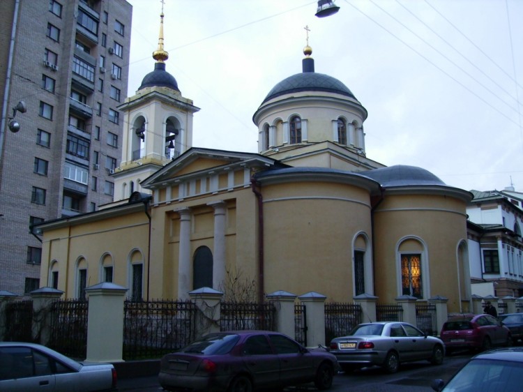 Церковь Афанасия и Кирилла, патриархов Александрийских, (Воскресения Словущего) на Сивцевом Вражке, Арбат (Центральный административный округ (ЦАО), г. Москва). фасады