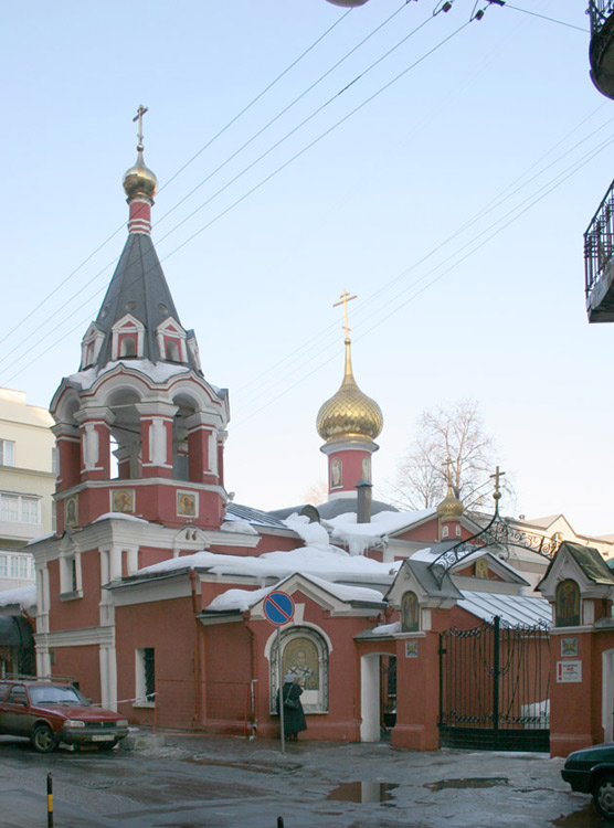 Арбат. Церковь Воскресения Словущего (апостола Филиппа) близ Арбатской площади. общий вид в ландшафте, 		      