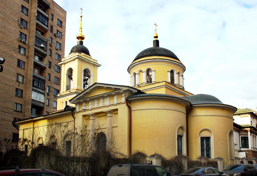 Церковь Афанасия и Кирилла, патриархов Александрийских, (Воскресения Словущего) на Сивцевом Вражке, Арбат (Центральный административный округ (ЦАО), г. Москва). фасады