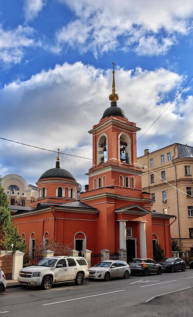 Церковь Афанасия и Кирилла, патриархов Александрийских, (Воскресения Словущего) на Сивцевом Вражке, Арбат (Центральный административный округ (ЦАО), г. Москва). фасады
