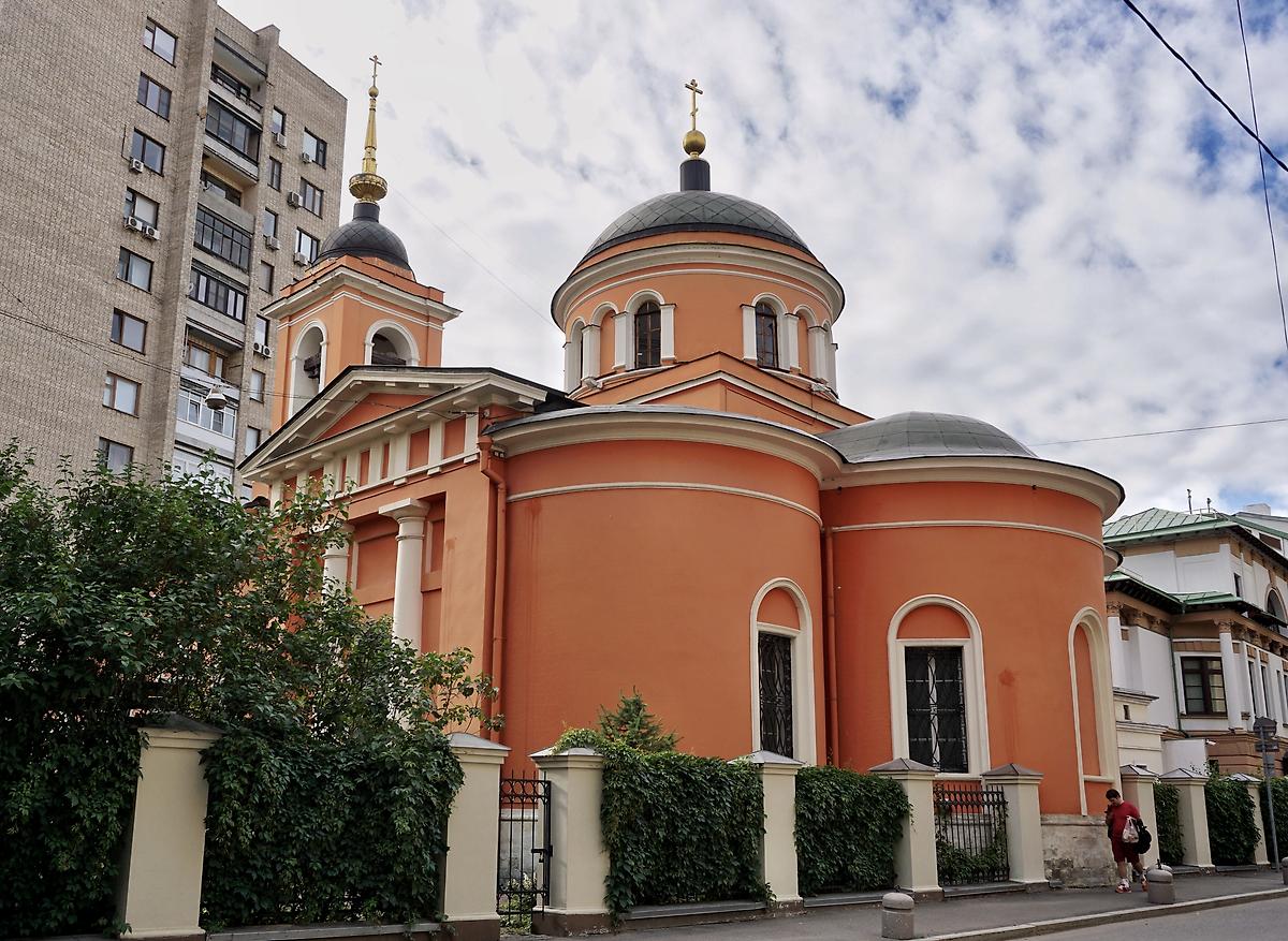 фасады. Церковь Афанасия и Кирилла, патриархов Александрийских, (Воскресения Словущего) на Сивцевом Вражке, Арбат (Центральный административный округ (ЦАО), г. Москва)