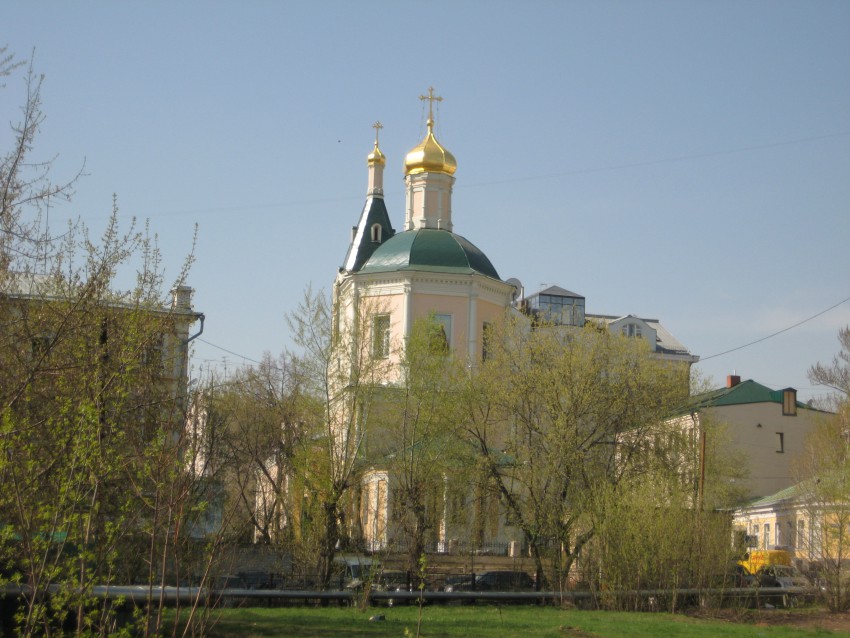 Церковь Илии Пророка Обыденного в Обыденском переулке, Хамовники (Центральный административный округ (ЦАО), г. Москва). общий вид в ландшафте