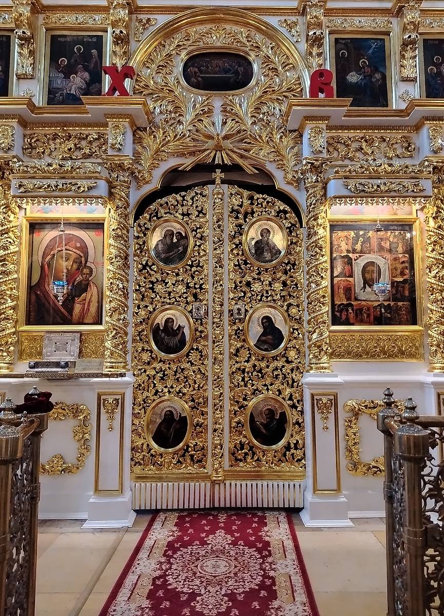 Царские врата центрального иконостаса, интерьер и убранство. Церковь Илии Пророка Обыденного в Обыденском переулке, Хамовники (Центральный административный округ (ЦАО), г. Москва)