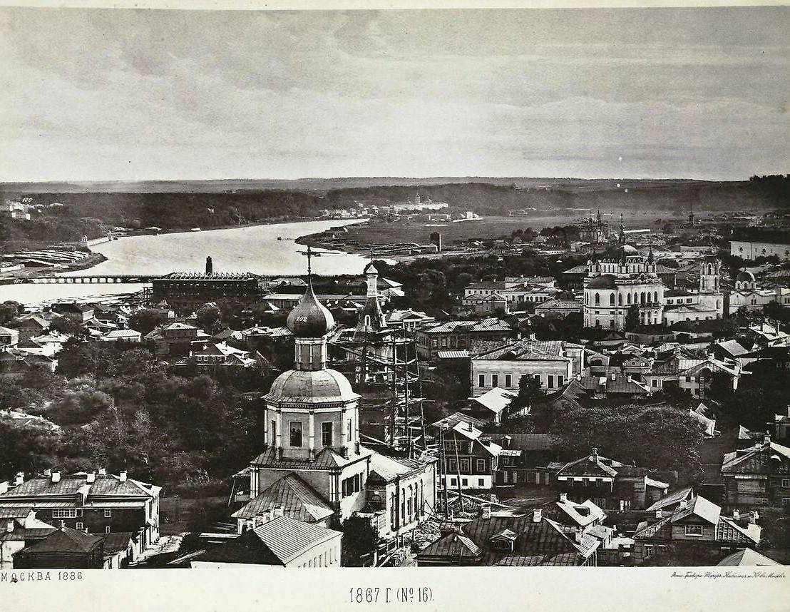 Панорама Москвы с Храма Христа Спасителя, выполненная в 1867 году. Вид на церковь Илии Пророка Обыденного с северо-восточной стороны., архивная фотография. Церковь Илии Пророка Обыденного в Обыденском переулке, Хамовники (Центральный административный округ (ЦАО), г. Москва)