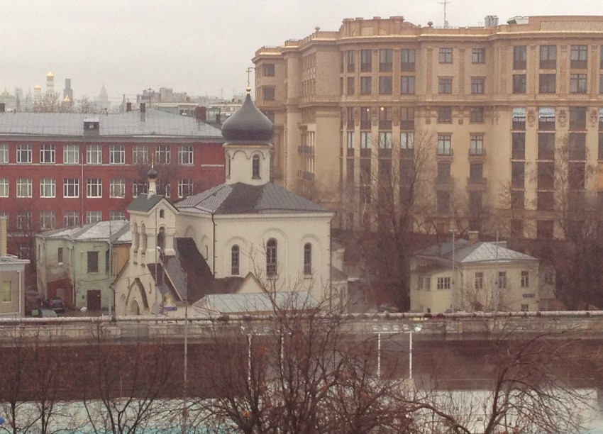 Хамовники. Старообрядческая церковь Покрова Пресвятой Богородицы Остоженской общины. общий вид в ландшафте, Вид с верхнего этажа здания Дипломатической Академии МИД РФ