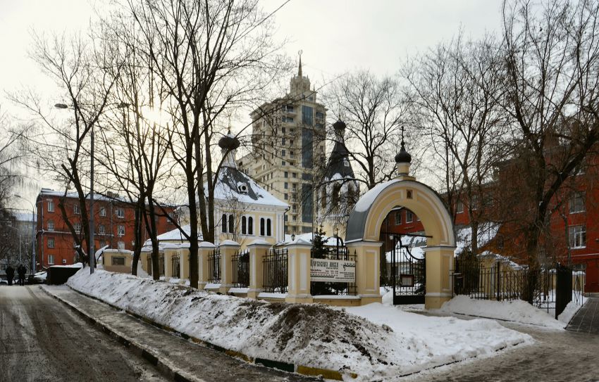 Церковь Марона Пустынника (Благовещения Пресвятой Богородицы) в Старых Панех, Якиманка (Центральный административный округ (ЦАО), г. Москва). общий вид в ландшафте