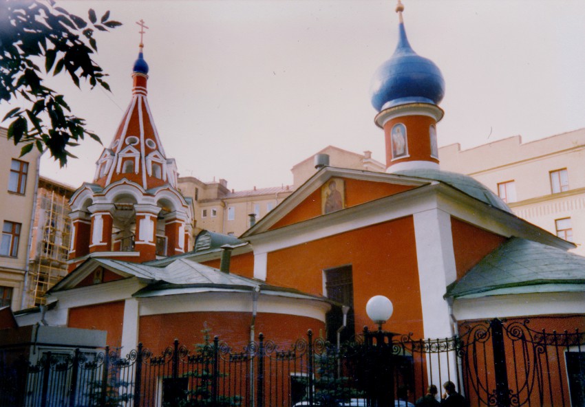 Арбат. Церковь Воскресения Словущего (апостола Филиппа) близ Арбатской площади. фасады