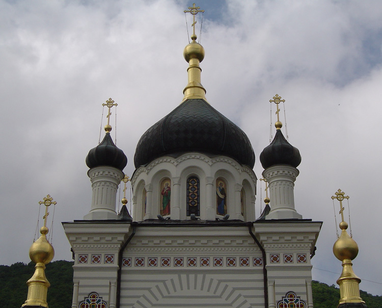 Форос. Церковь Воскресения Христова. архитектурные детали, Купола. Ближний план.