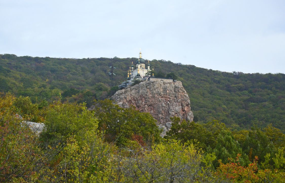 Церковь Воскресения Христова, Форос (Ялта, город, Республика Крым). общий вид в ландшафте
